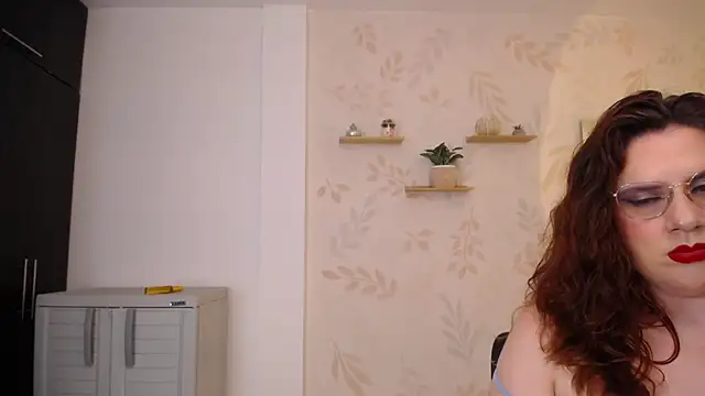 Snapshot of MartinaGuzmann chatting on December 1, 11:49 pm MartinaGuzmann online show from December 1, 11:49 pm