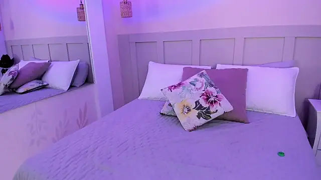 MartinaGuzmann online show from April 1, 2:57 am