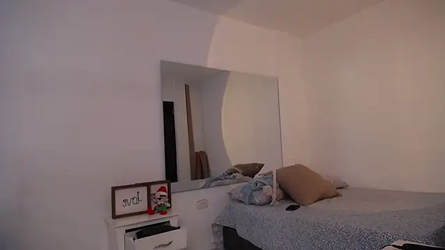 Snapshot of MartinaGuzmann chatting on November 15, 3:10 am MartinaGuzmann online show from November 15, 3:10 am