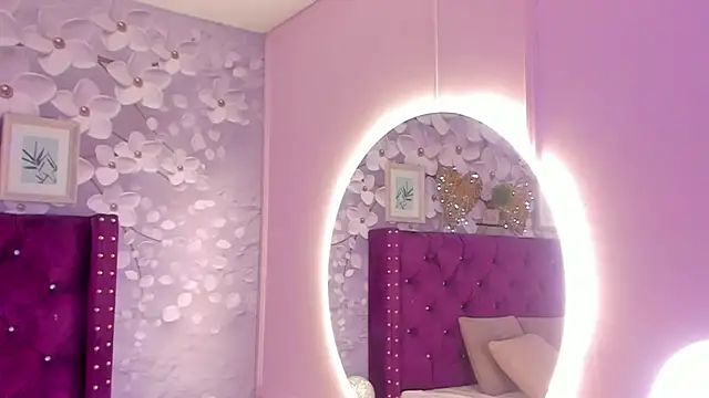 Snapshot of mia_greeco chatting on December 10, 6:06 pm mia greeco online show from December 10, 6:06 pm