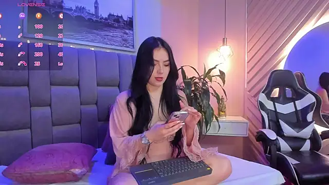 Snapshot of mia_greeco chatting on December 19, 1:40 pm mia greeco online show from December 19, 1:40 pm