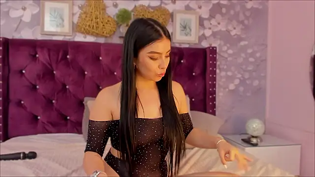 Snapshot of mia_greeco chatting on December 1, 4:45 pm mia greeco online show from December 1, 4:45 pm