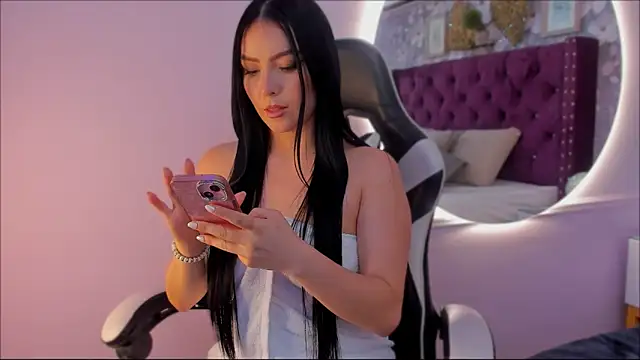 Snapshot of mia_greeco chatting on December 4, 6:11 pm mia greeco online show from December 4, 6:11 pm