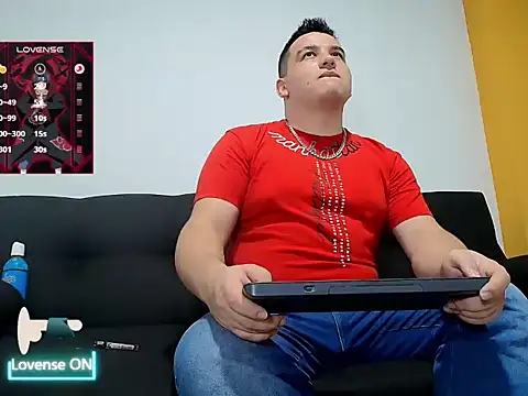 Snapshot of leoreem97 chatting on November 7, 12:04 am leoreem97 online show from November 7, 12:04 am