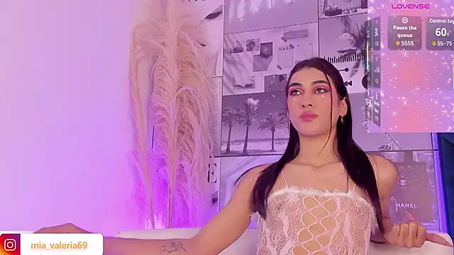 Snapshot of MiaCavallii_ chatting on November 27, 3:29 am MiaCavallii online show from November 27, 3:29 am