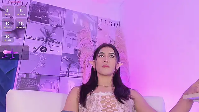 Snapshot of MiaCavallii_ chatting on November 6, 4:27 am MiaCavallii online show from November 6, 4:27 am