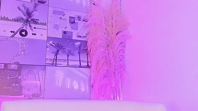 Snapshot of MiaCavallii_ chatting on November 2, 4:06 am MiaCavallii online show from November 2, 4:06 am