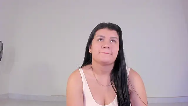 Elalove  online show from February 18, 7:06 am