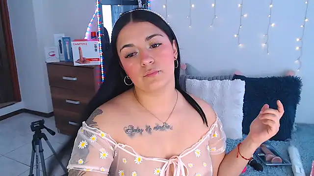 Snapshot of Samanta_james19 chatting on July 10, 5:35 pm Samanta james19 online show from July 10, 5:35 pm