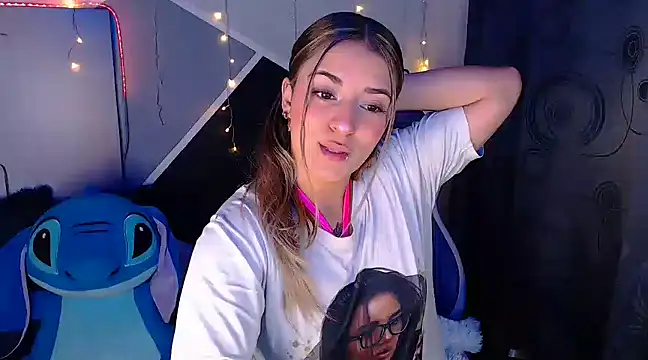 Snapshot of Samanta_james19 chatting on March 6, 6:48 pm Samanta james19 online show from March 6, 6:48 pm