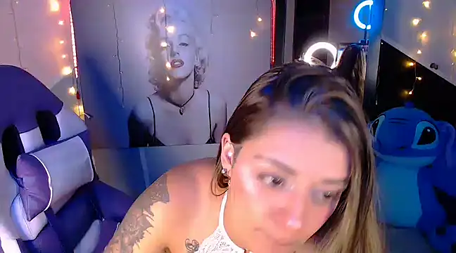 Snapshot of Samanta_james19 chatting on February 25, 5:19 pm Samanta james19 online show from February 25, 5:19 pm
