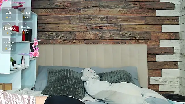 White Lioness online show from March 18, 5:25 pm