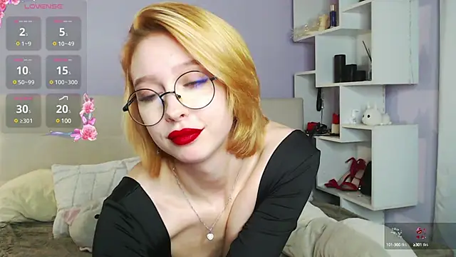 Snapshot of White_Lioness chatting on March 21, 2:18 pm White Lioness online show from March 21, 2:18 pm