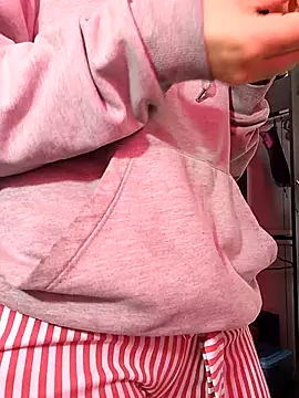 Hanna Kinsley online show from November 6, 3:27 pm