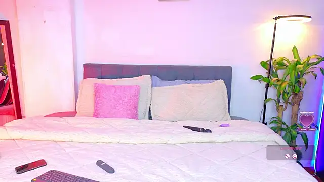 Snapshot of Rouse_Hilton chatting on October 3, 4:41 pm Rouse Hilton online show from October 3, 4:41 pm