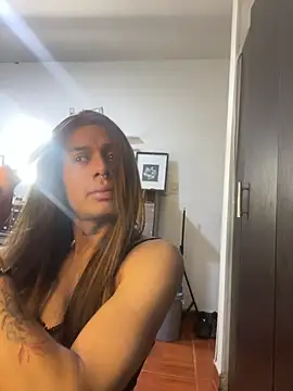 Snapshot of Rouse_Hilton chatting on October 15, 7:44 pm Rouse Hilton online show from October 15, 7:44 pm