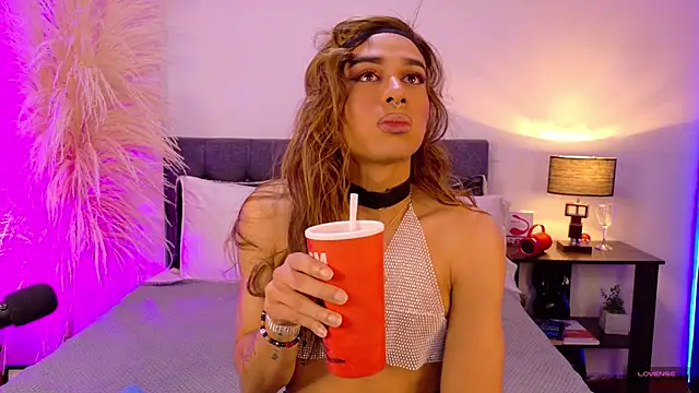 Snapshot of Rouse_Hilton chatting on November 17, 10:58 pm Rouse Hilton online show from November 17, 10:58 pm