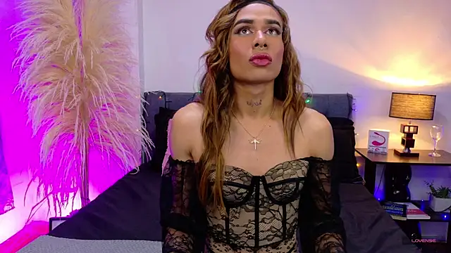 Snapshot of Rouse_Hilton chatting on November 12, 10:57 pm Rouse Hilton online show from November 12, 10:57 pm