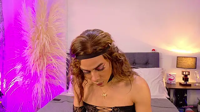 Snapshot of Rouse_Hilton chatting on November 16, 2:49 am Rouse Hilton online show from November 16, 2:49 am