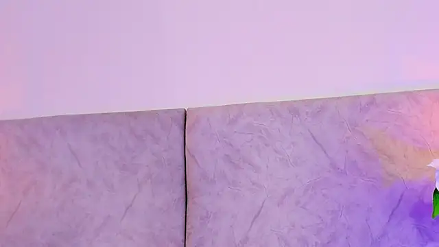 Snapshot of naomiii__ chatting on November 25, 11:43 am naomiii online show from November 25, 11:43 am