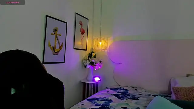 naomiii   online show from September 29, 11:49 am