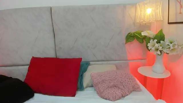 naomiii   online show from March 4, 11:40 am