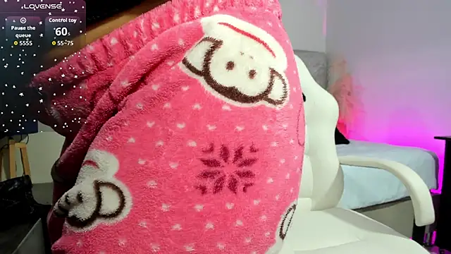 naomiii   online show from April 25, 11:57 am
