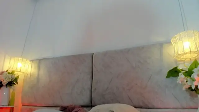 naomiii   online show from March 10, 11:36 am