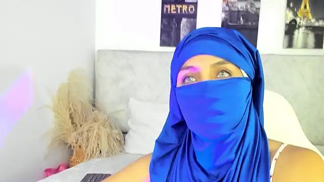 naomiii   online show from May 18, 11:59 am
