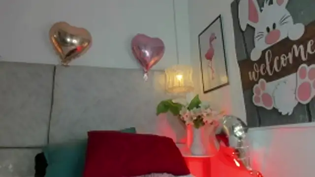 naomiii   online show from March 28, 11:44 am