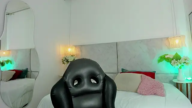 naomiii   online show from February 10, 12:04 pm