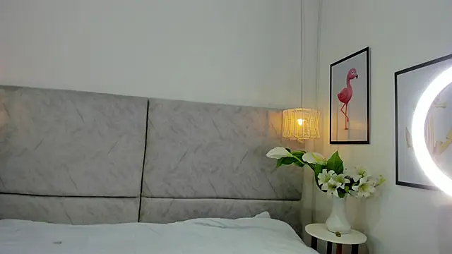 Snapshot of naomiii__ chatting on December 3, 11:42 am naomiii online show from December 3, 11:42 am