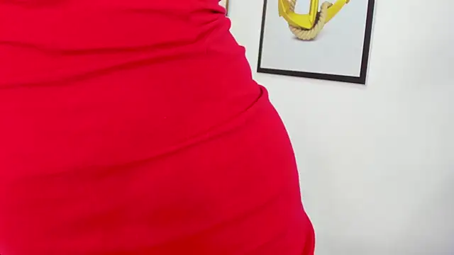 Snapshot of naomiii__ chatting on December 2, 11:45 am naomiii online show from December 2, 11:45 am