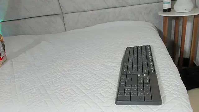 naomiii   online show from April 10, 11:39 am