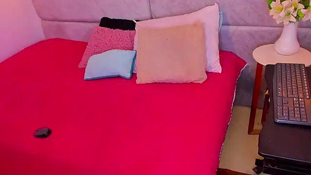 Snapshot of naomiii__ chatting on November 5, 11:57 am naomiii online show from November 5, 11:57 am