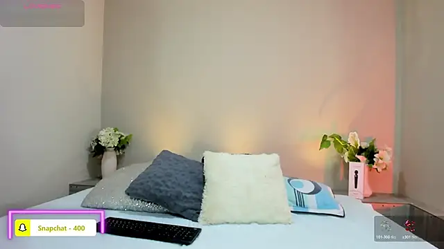 naomiii   online show from April 17, 11:46 am