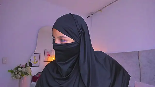 Snapshot of naomiii__ chatting on October 30, 11:41 am naomiii online show from October 30, 11:41 am