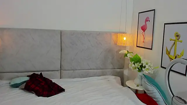 Snapshot of naomiii__ chatting on December 1, 12:06 pm naomiii online show from December 1, 12:06 pm