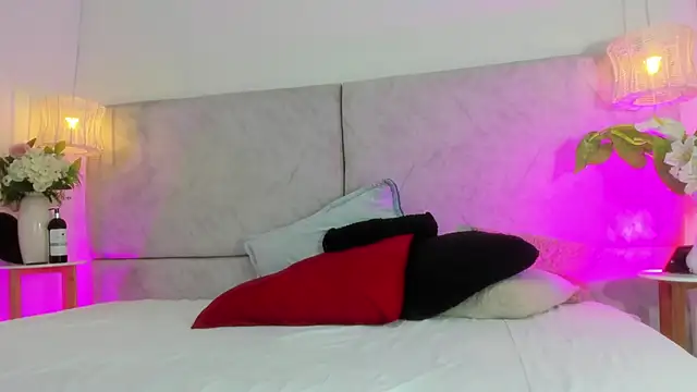 naomiii   online show from March 25, 11:42 am