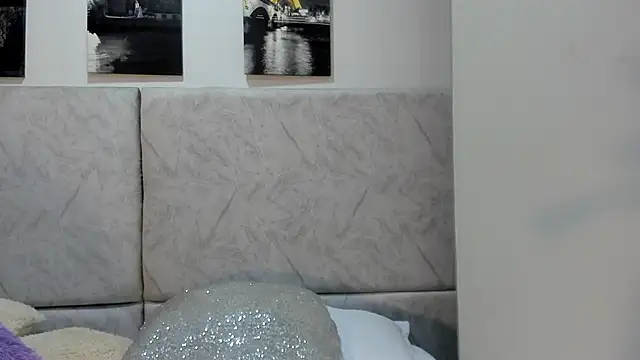 naomiii   online show from May 30, 11:38 am