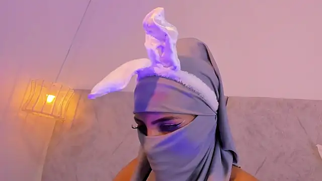 Snapshot of naomiii__ chatting on November 10, 11:37 am naomiii online show from November 10, 11:37 am