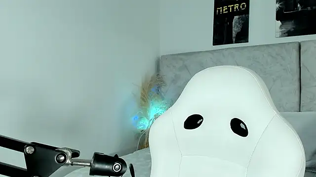 naomiii   online show from May 11, 4:04 pm