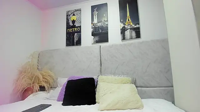 naomiii   online show from April 22, 11:39 am