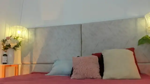 naomiii   online show from March 17, 11:35 am