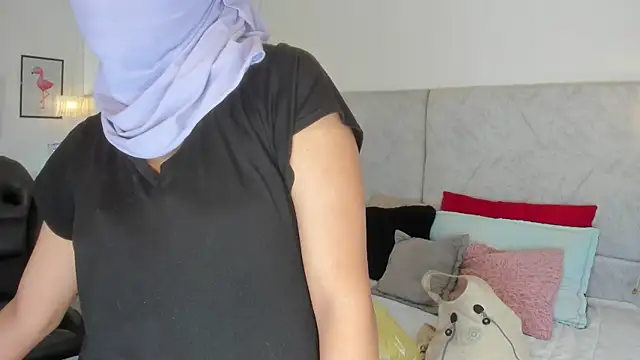 naomiii   online show from December 18, 11:36 am