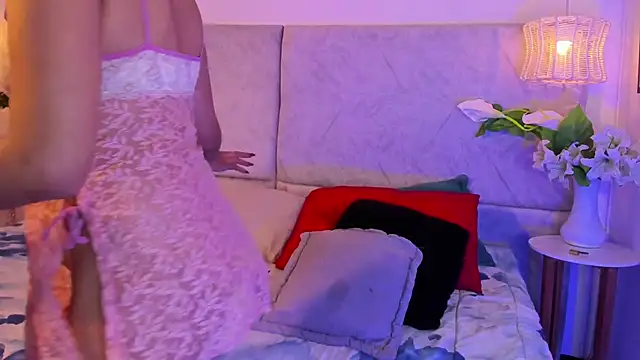 Snapshot of naomiii__ chatting on November 21, 11:42 am naomiii online show from November 21, 11:42 am