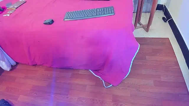 Snapshot of naomiii__ chatting on November 11, 11:38 am naomiii online show from November 11, 11:38 am