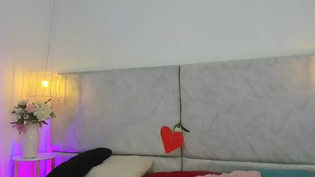 naomiii   online show from February 19, 11:40 am