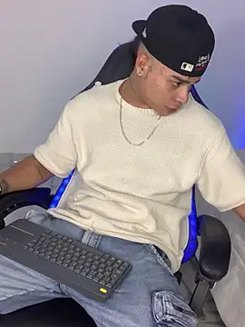 SantiagoReyesFtt online show from March 11, 8:19 am