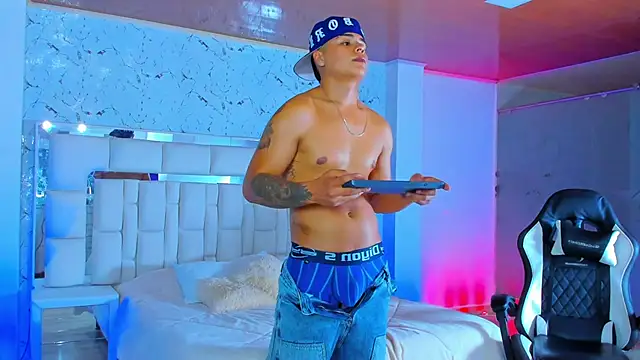 SantiagoReyesFtt online show from November 6, 1:42 am